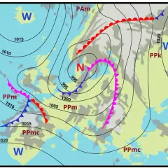 Mapa synoptyczna Europy Północnej z zaznaczonym niżem (N) i frontami atmosferycznymi. Widać wyraźną zmianę ciśnienia.