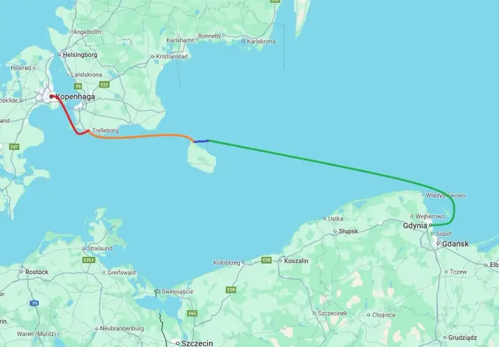 Trasa rejsu na Bornholm z Gdyni przez Trelleborg i Kopenhagę. Mapa pokazuje drogę morską i lądową.