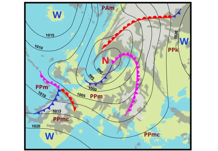 Mapa synoptyczna Europy Północnej z zaznaczonym niżem (N) i frontami atmosferycznymi. Widać wyraźną zmianę ciśnienia.