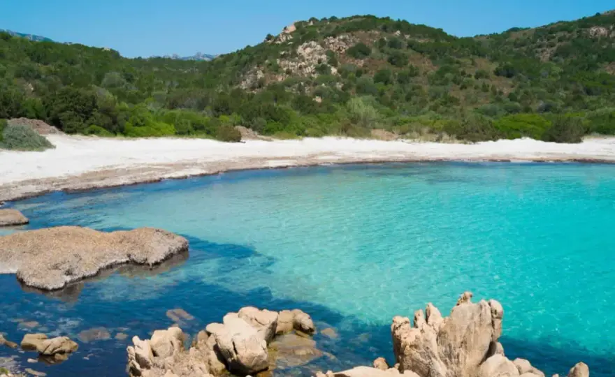 Costa Smeralda na Sardynii - gdzie płynąć i jak zaplanować rejs