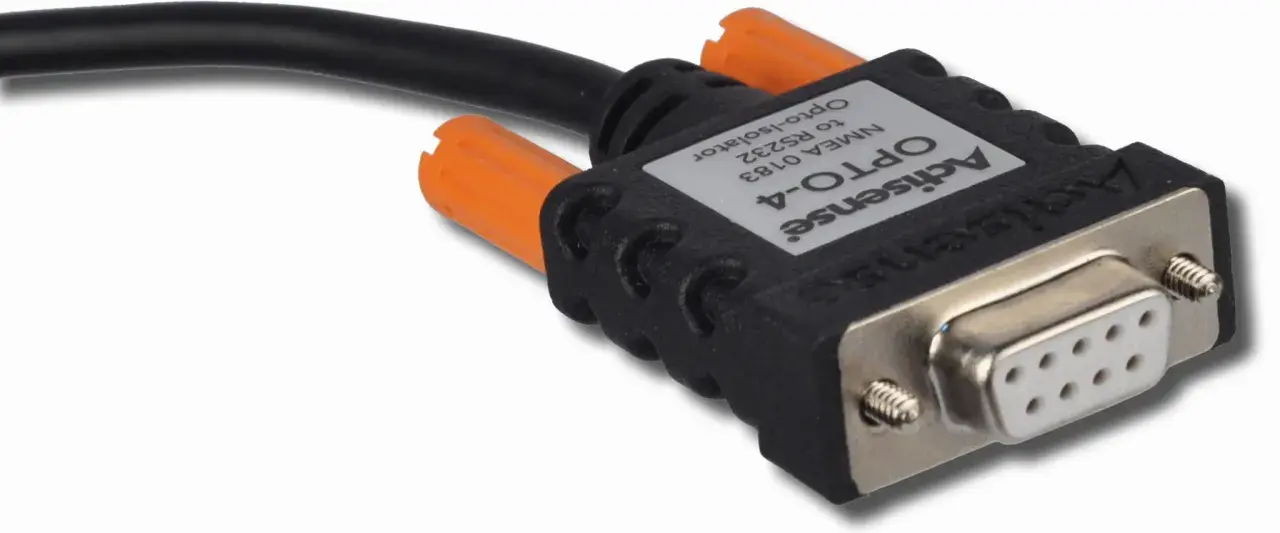 Adapter Actisense OPT-4 do konwersji sygnałów NMEA 0183 na RS232, z pomarańczowymi złączami i metalowym wtykiem.